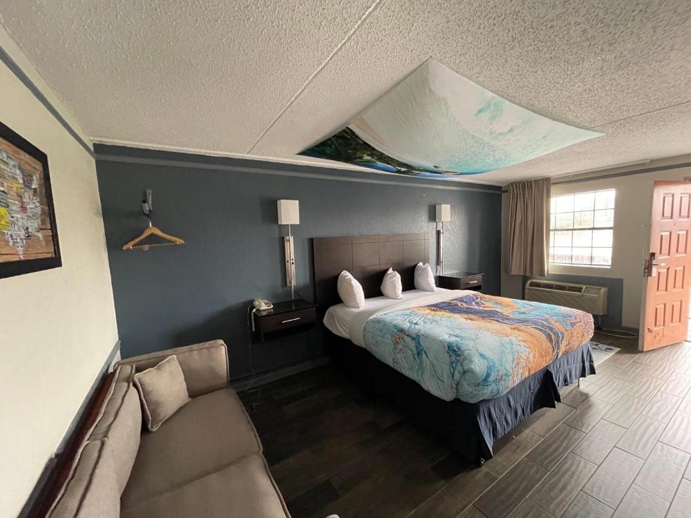 Classic Quadruple Room interior